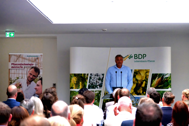 Jörg Hempelmann gratulierte als Vorsitzender des Prüfungsausschuss allen Meisterinnen und Meistern zur bestandenen Prüfung.